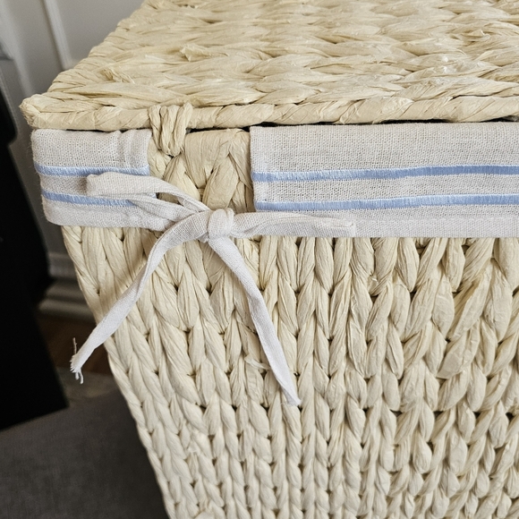 HOTEL ΜΑΥΖΟΝ BY RGI HOME Half Moon Wicker Laundry Hamper Basket with Lid Handles - Picture 5 of 16